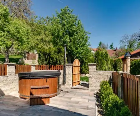 Campingplads Bungalovy Třebušín-pepa A Hana *